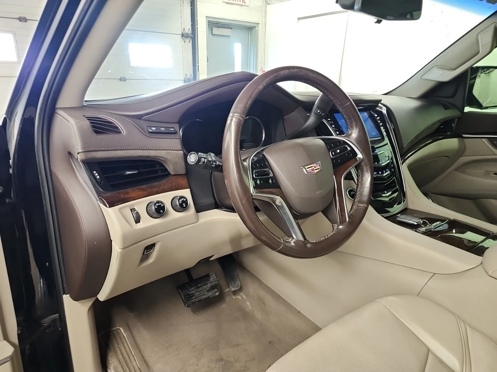 Cadillac Escalade  Premium Luxury | Сервизна история |  - изображение 6