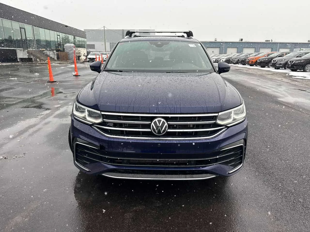 VW Tiguan * Highline R Line * CARFAX * ОТ ПРЕДСТАВИТЕЛСТВО, снимка 5 - Автомобили и джипове - 53911248