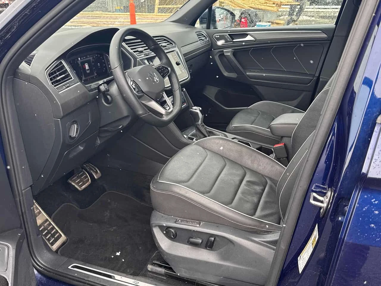 VW Tiguan * Highline R Line * CARFAX * ОТ ПРЕДСТАВИТЕЛСТВО, снимка 6 - Автомобили и джипове - 53911248