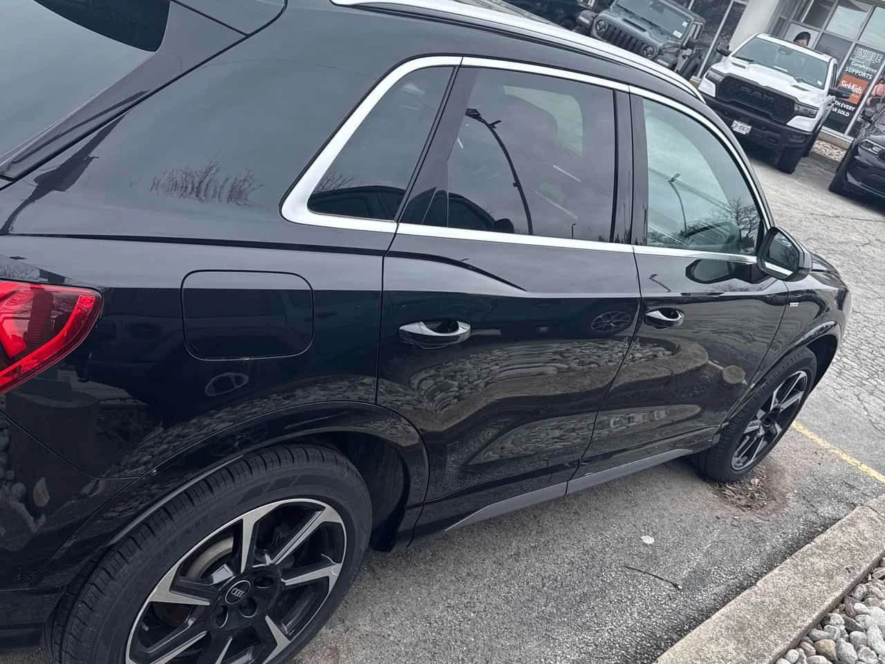 Audi Q3 Progressiv/ПАНОРАМА/ДИСТРОНИК, снимка 4 - Автомобили и джипове - 54223285