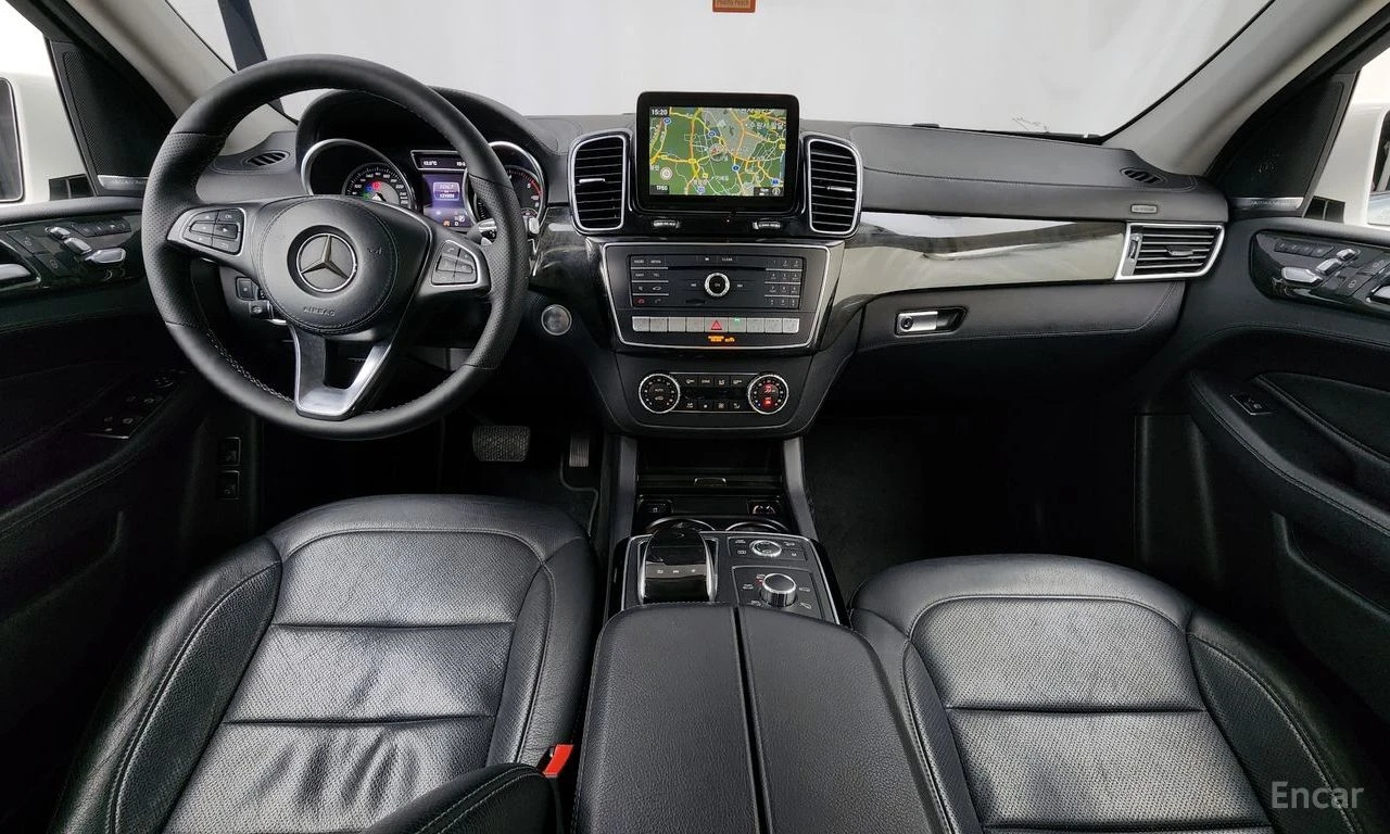 Mercedes-Benz GLS 350 * 4MATIC* AMG* ПОДГРЕВ* ПАНОРАМА* TV* HARMAN KARDO, снимка 7 - Автомобили и джипове - 54460353