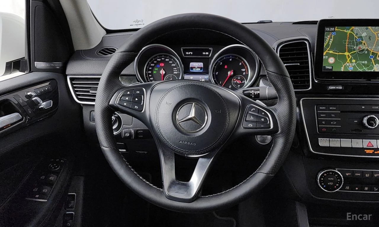 Mercedes-Benz GLS 350 * 4MATIC* AMG* ПОДГРЕВ* ПАНОРАМА* TV* HARMAN KARDO, снимка 12 - Автомобили и джипове - 54460353