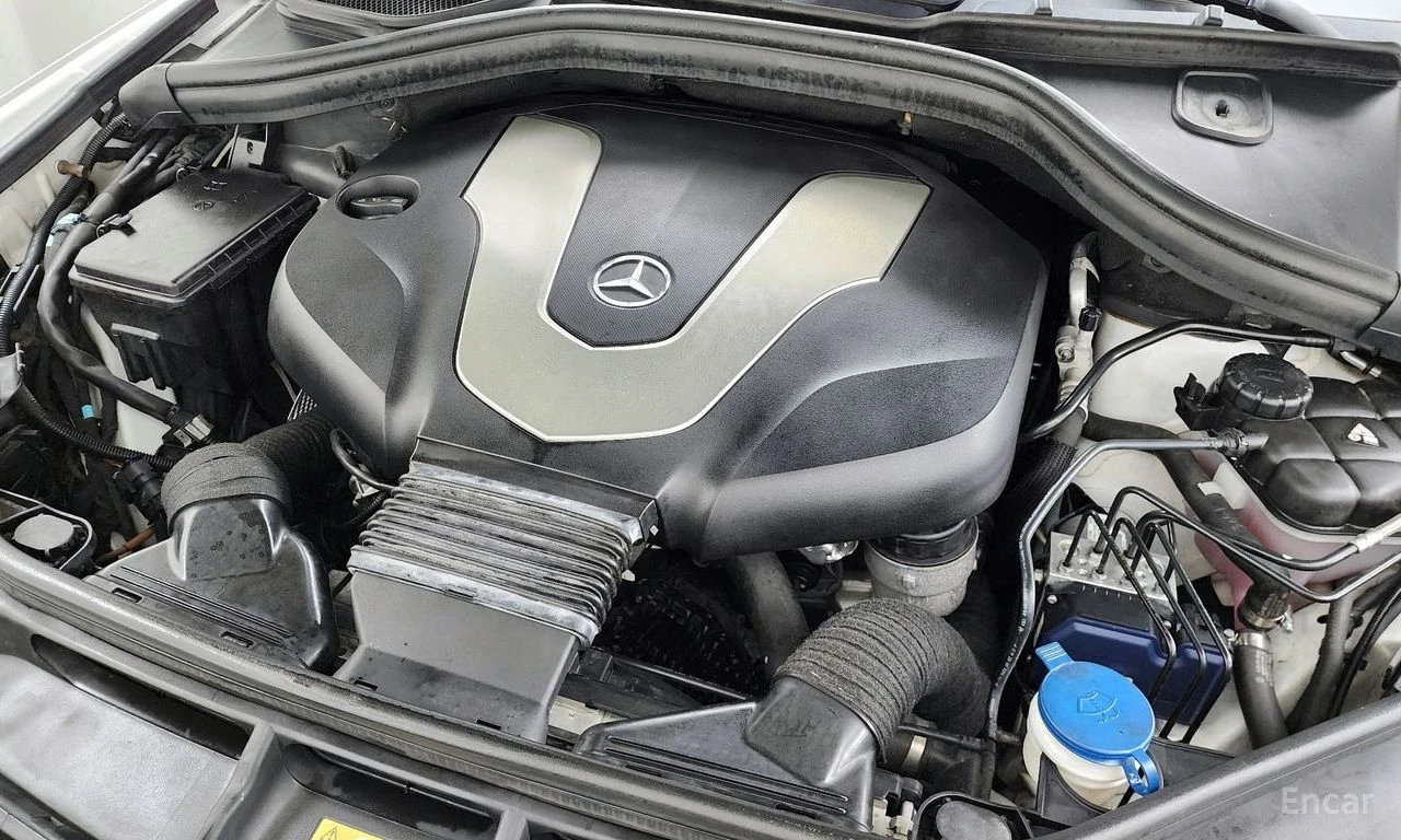Mercedes-Benz GLS 350 * 4MATIC* AMG* ПОДГРЕВ* ПАНОРАМА* TV* HARMAN KARDO, снимка 6 - Автомобили и джипове - 54460353