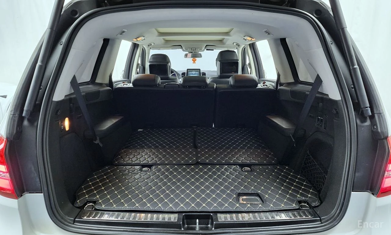 Mercedes-Benz GLS 350 * 4MATIC* AMG* ПОДГРЕВ* ПАНОРАМА* TV* HARMAN KARDO, снимка 17 - Автомобили и джипове - 54460353