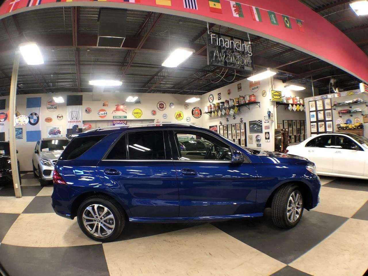 Mercedes-Benz GLE 400 * 4MATIC LEATHER PAN/ROOF NAV B/SPOT REAR , снимка 4 - Автомобили и джипове - 55990585