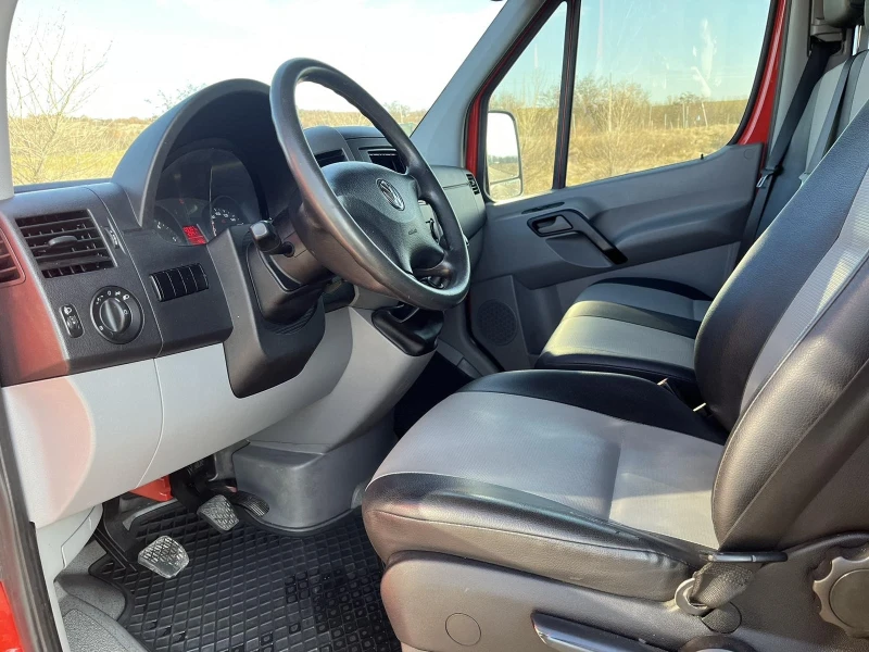 VW Crafter, снимка 7 - Бусове и автобуси - 48951235