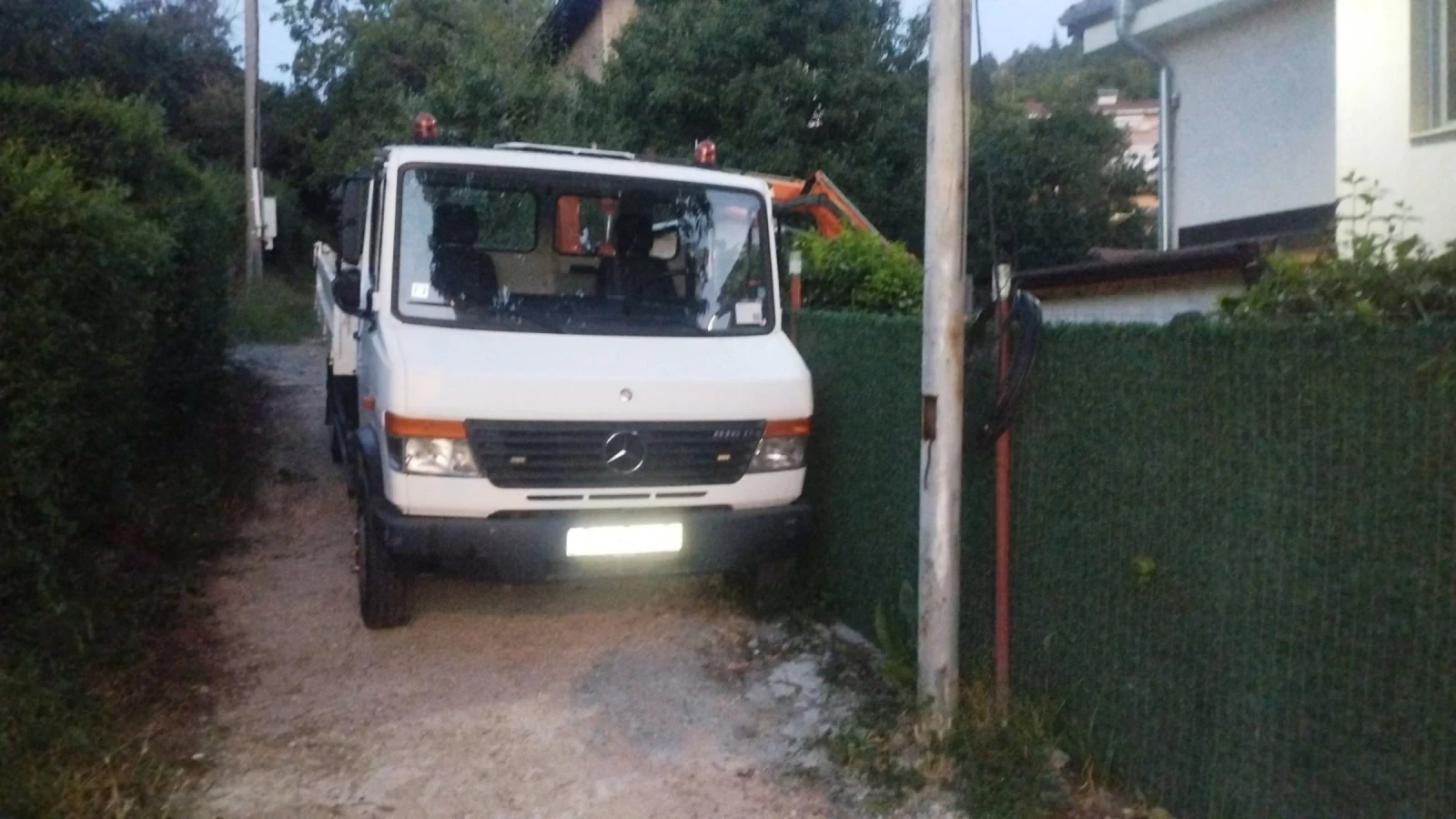 Mercedes-Benz 814d Самосвал с кран , снимка 1