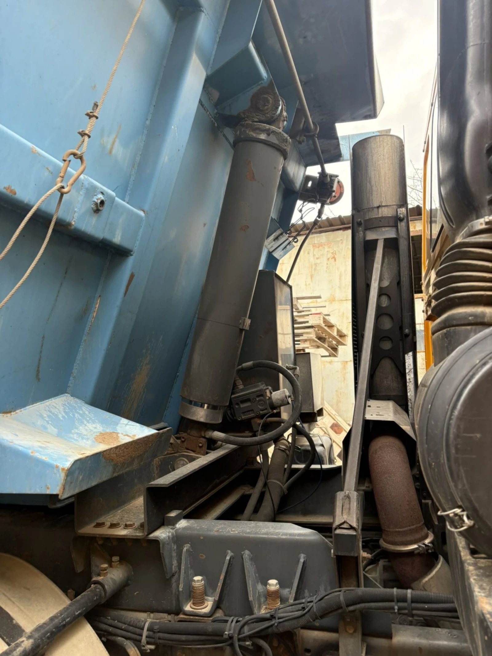 Daf Cf 85.430 Топ с нови гуми, снимка 5 - Камиони - 54188586