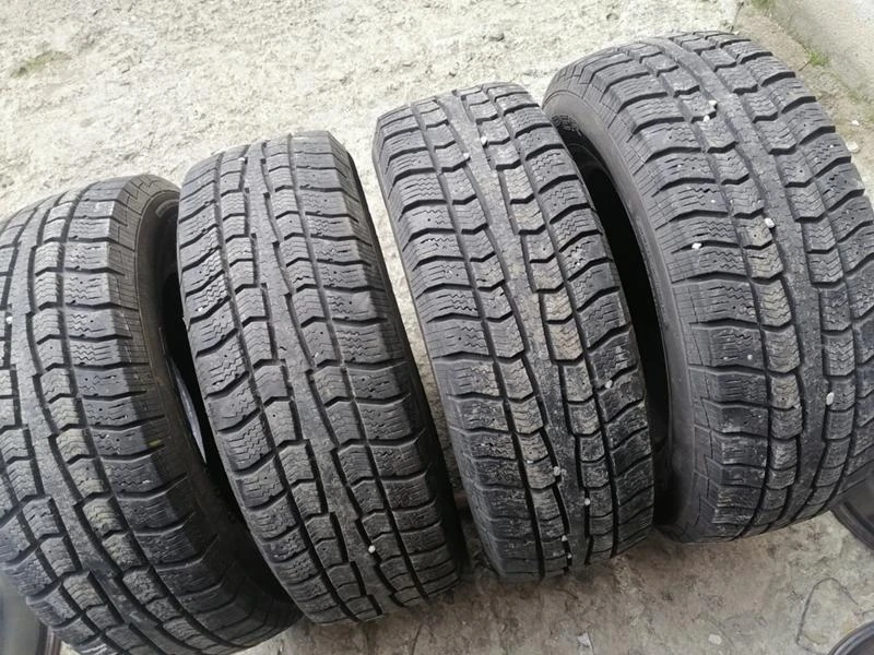 Гуми Зимни 215/70R16, снимка 2 - Гуми и джанти - 31188437