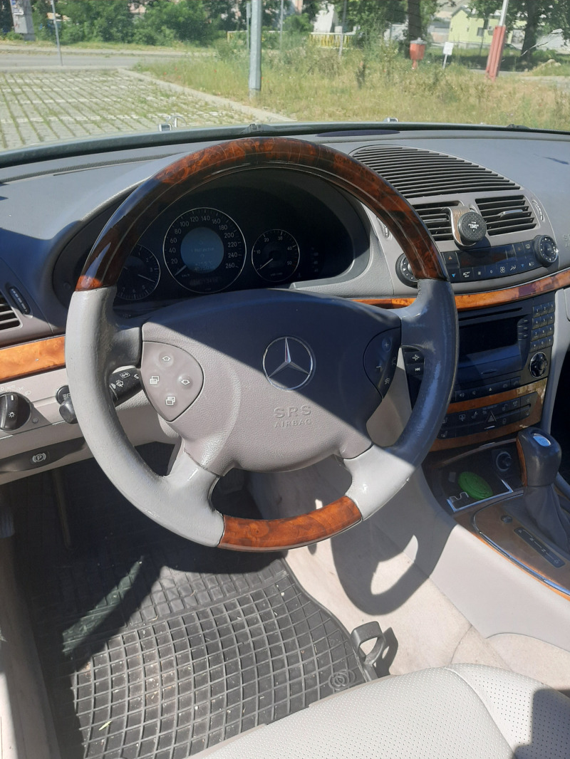 Mercedes-Benz E 270, снимка 11 - Автомобили и джипове - 46335210