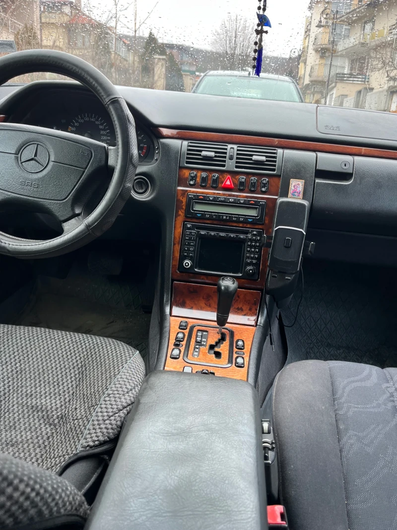 Mercedes-Benz 320, снимка 17 - Автомобили и джипове - 49172017