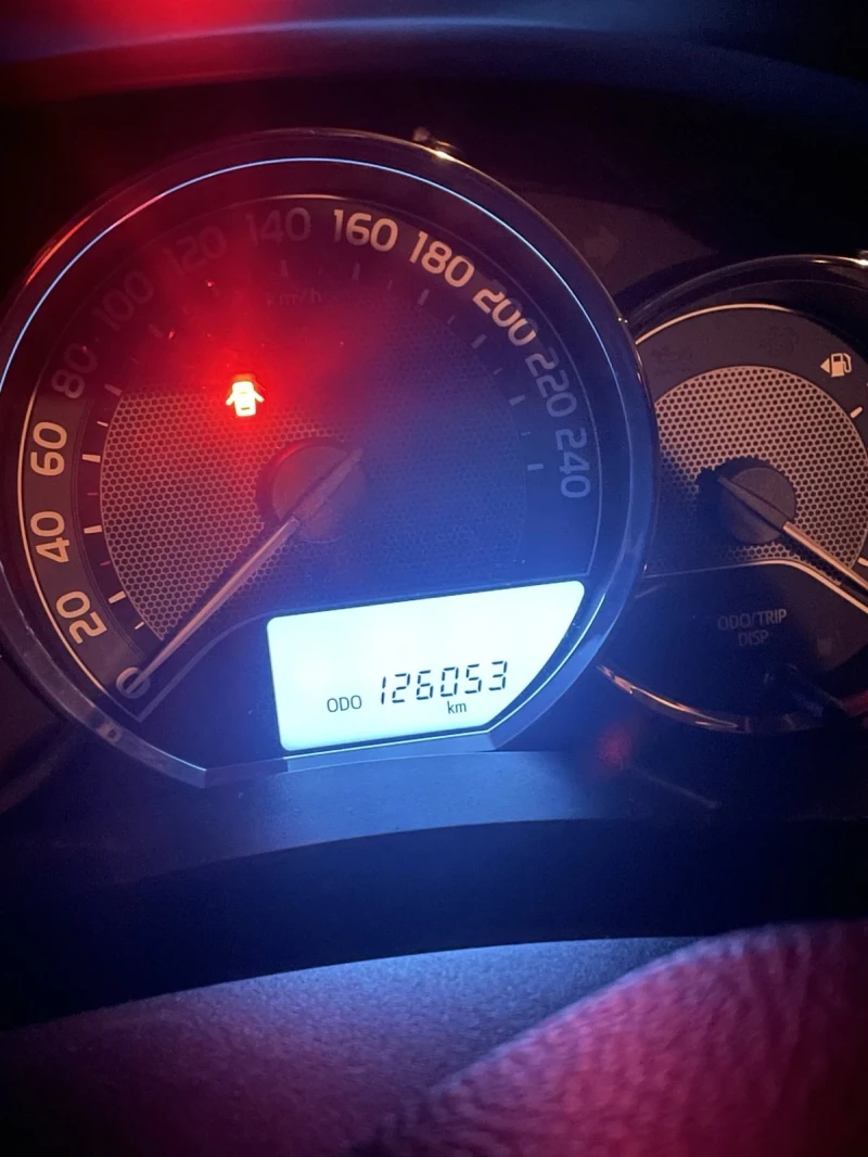 Toyota Corolla, снимка 15 - Автомобили и джипове - 51001036