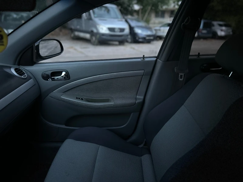 Chevrolet Lacetti 1.8 , снимка 9 - Автомобили и джипове - 52308774