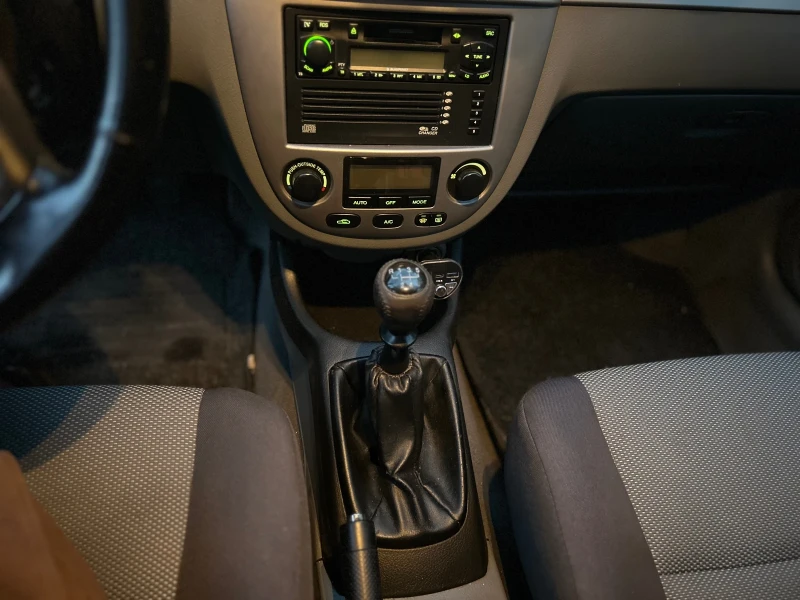 Chevrolet Lacetti 1.8 , снимка 15 - Автомобили и джипове - 52308774