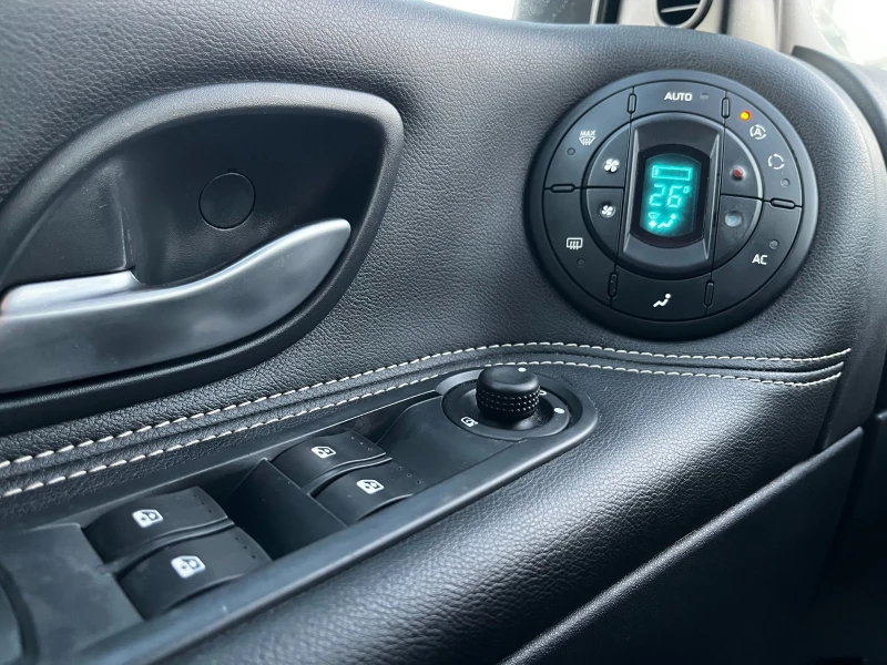 Renault Espace IV 7Места Keyless go, снимка 15 - Автомобили и джипове - 52415384