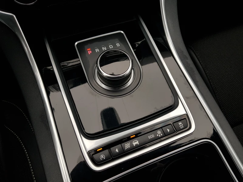 Jaguar XE R-SPORT 2.0D-180 к.с. EURO 6B 158 372 км, снимка 14 - Автомобили и джипове - 52882358