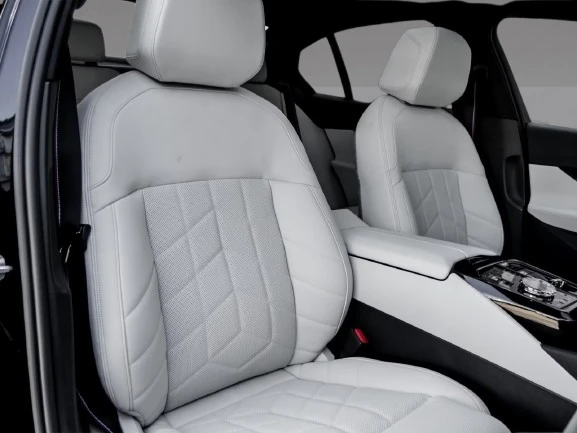 BMW 550 e xDrive = M-Sport Pro = Гаранция, снимка 9 - Автомобили и джипове - 55406360