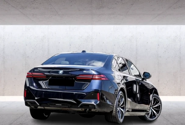 BMW 550 e xDrive = M-Sport Pro = Гаранция, снимка 2 - Автомобили и джипове - 55406360