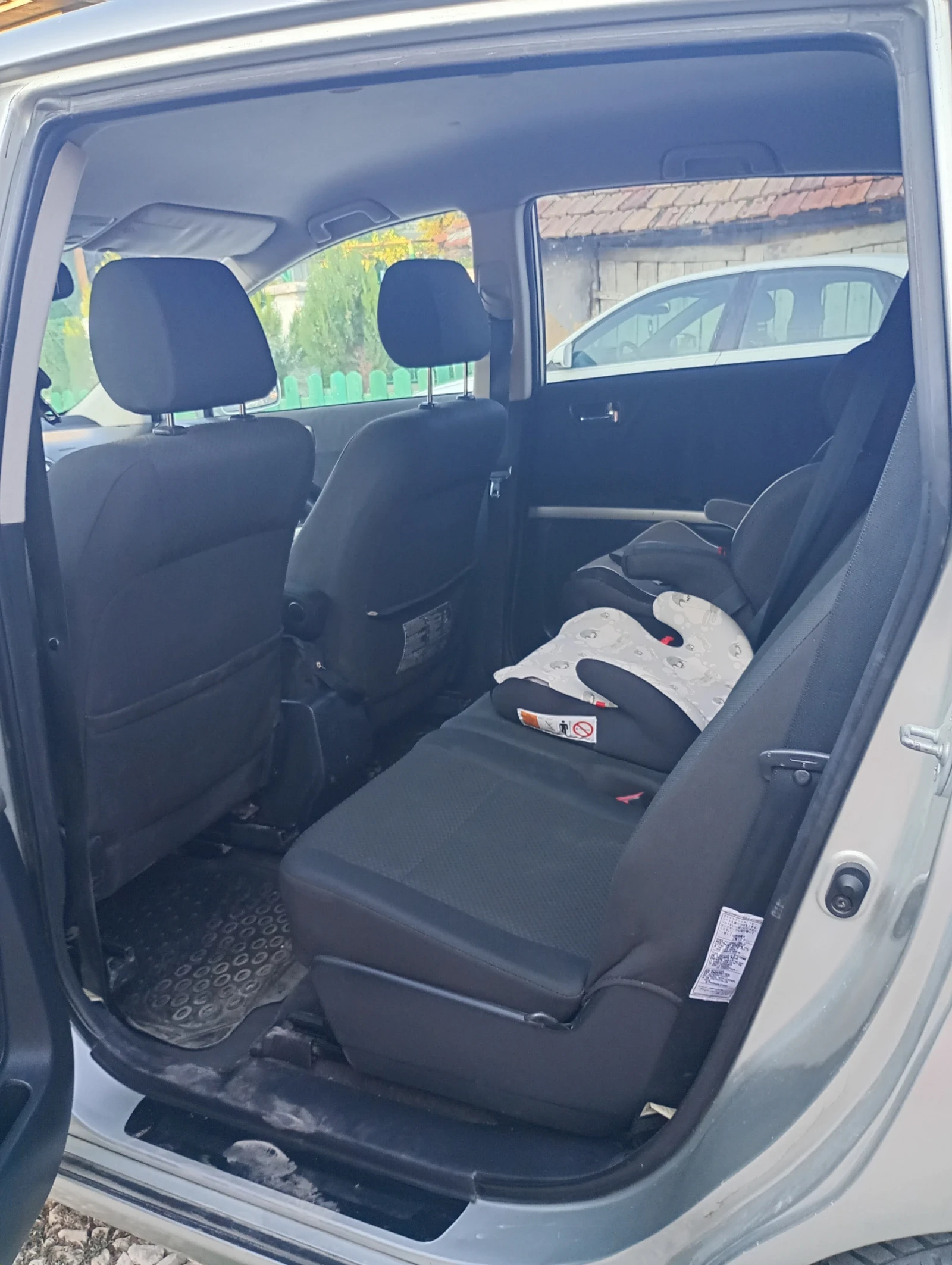 Toyota Corolla verso  - изображение 10
