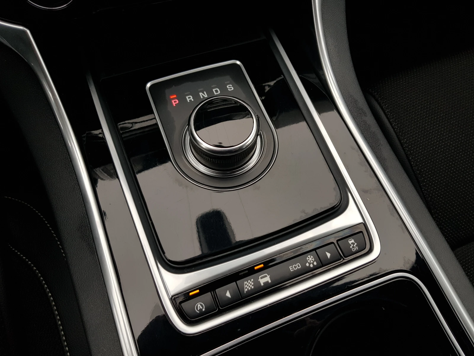 Jaguar XE R-SPORT 2.0D-180 �.�. EURO 6B 158 372 �� | Mobile.bg � ����������� 14