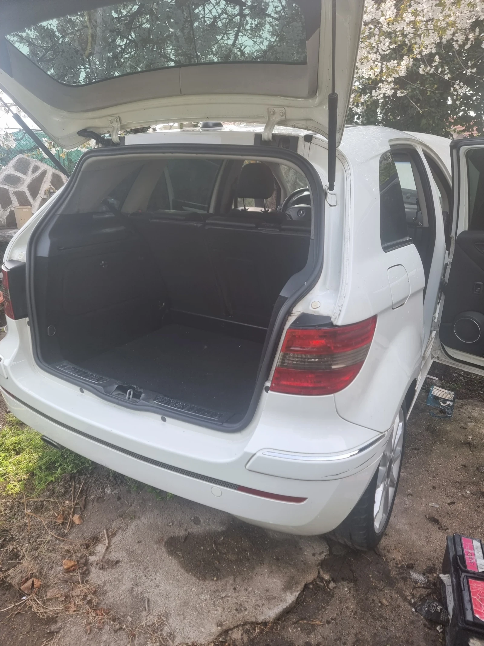 Mercedes-Benz B 200 Sport, снимка 4 - Автомобили и джипове - 54193915