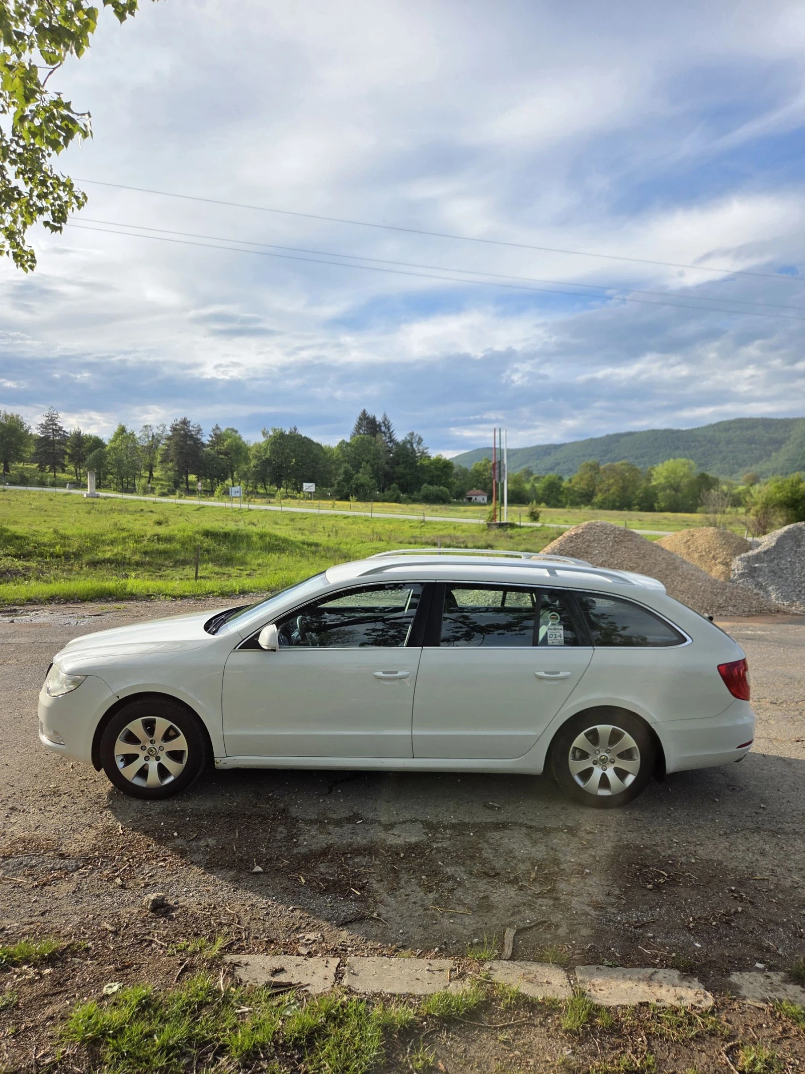 Skoda Superb 1.8 TSI, СОФТУЕР, ГАЗ-БЕНЗИН, ПОДАРЪК МУЛТИМЕДИЯ , снимка 8 - Автомобили и джипове - 54635501