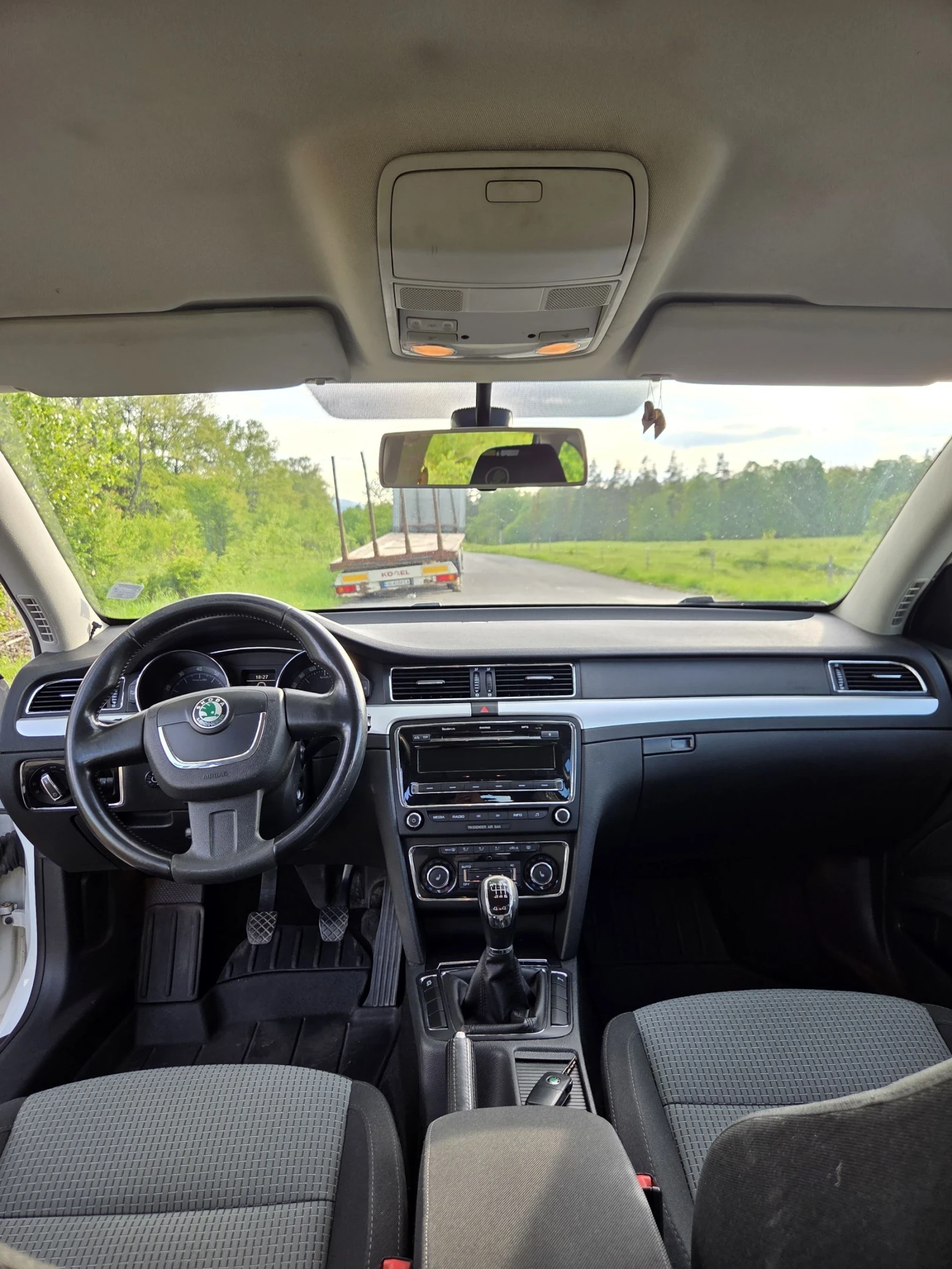 Skoda Superb 1.8 TSI, СОФТУЕР, ГАЗ-БЕНЗИН, ПОДАРЪК МУЛТИМЕДИЯ , снимка 12 - Автомобили и джипове - 54635501