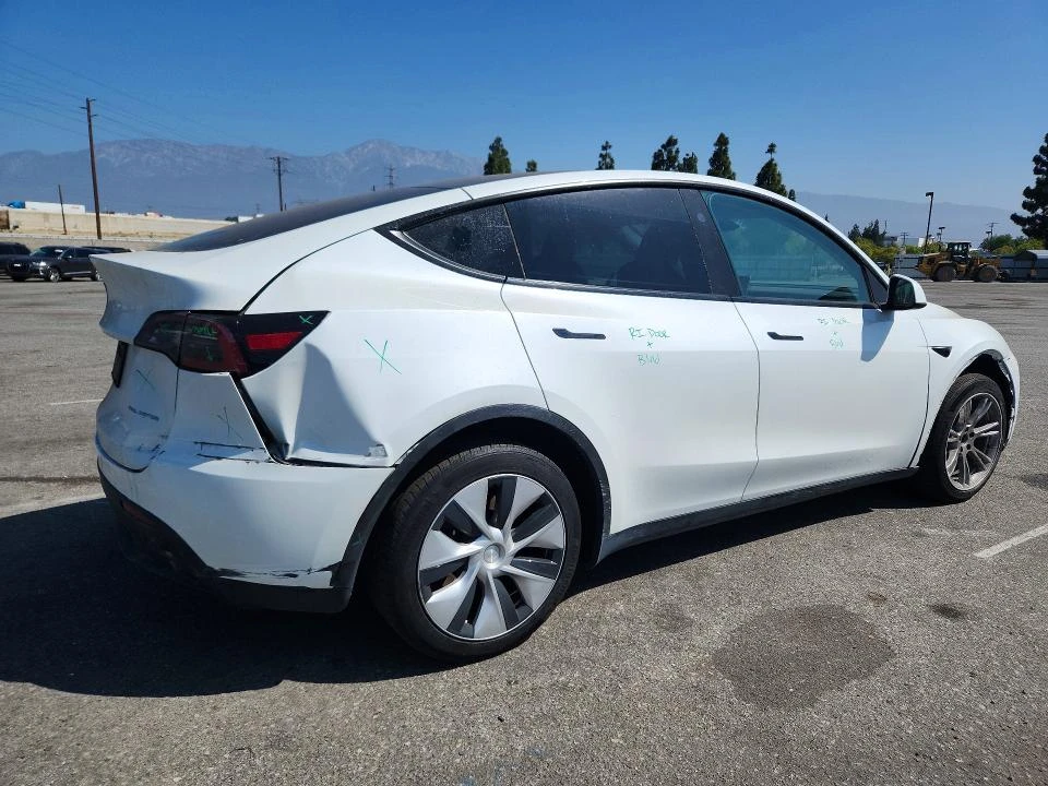 Tesla Model Y LONG RANGE DUAL MOTOR AWD ТЕРМОПОМПА, снимка 3 - Автомобили и джипове - 55582598