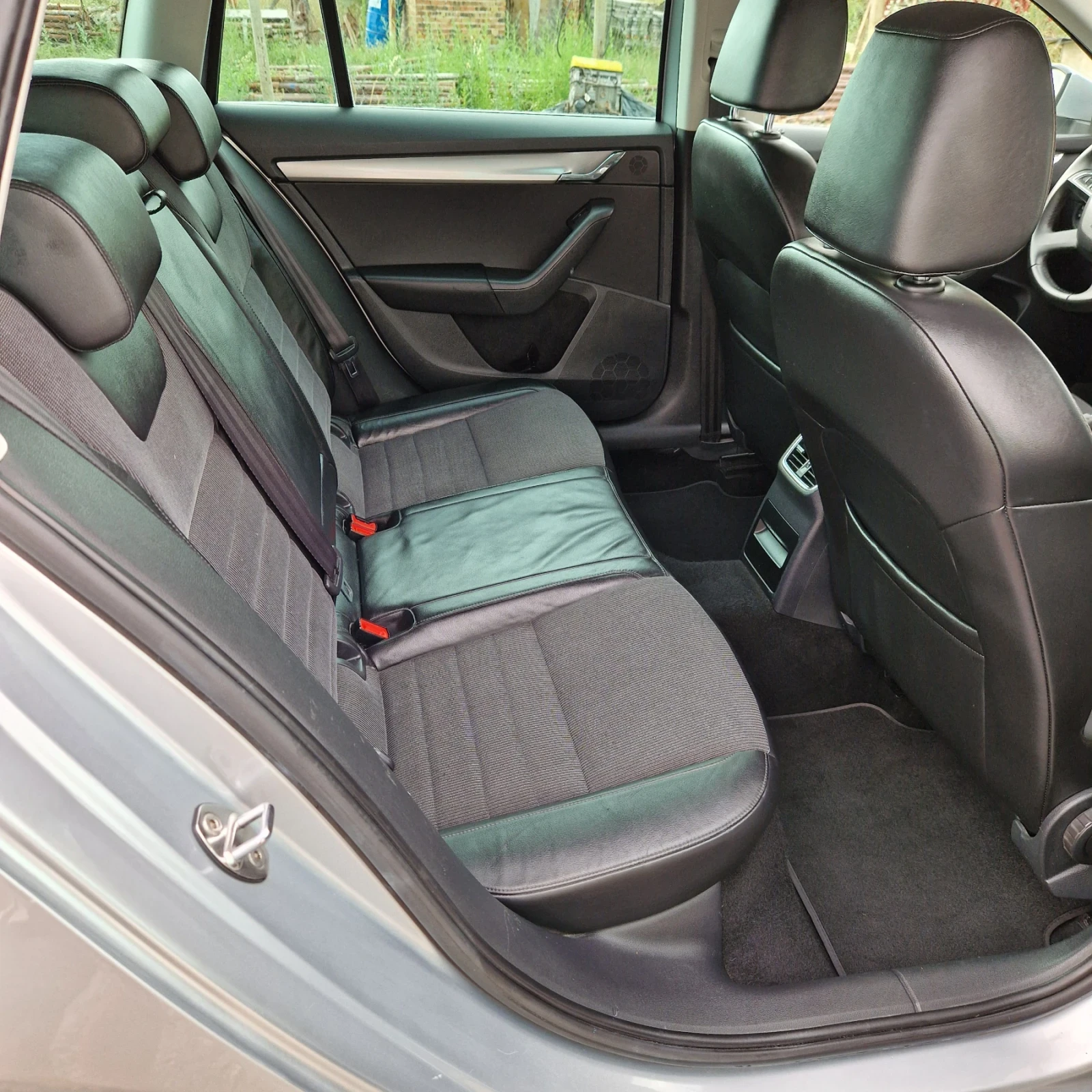 Skoda Octavia 1.6TDI 110к.с, снимка 16 - Автомобили и джипове - 55812354