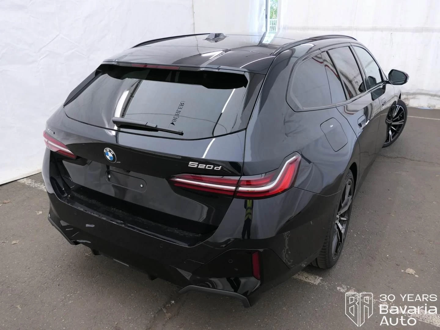 BMW 520 d xDrive Touring Steptronic, снимка 3 - Автомобили и джипове - 56302764