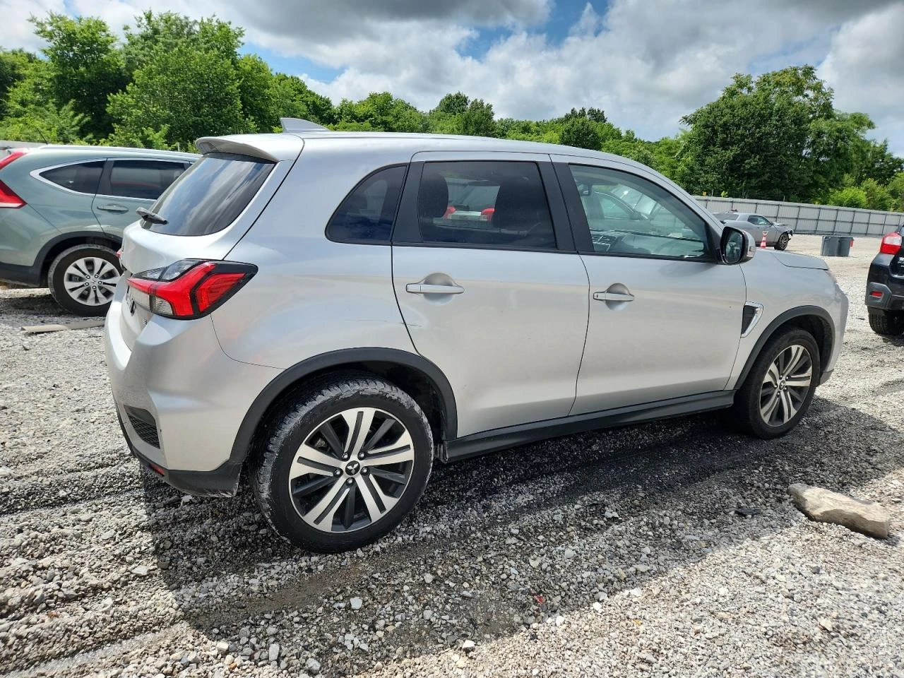 Mitsubishi Outlander SPORT SE - изображение 6