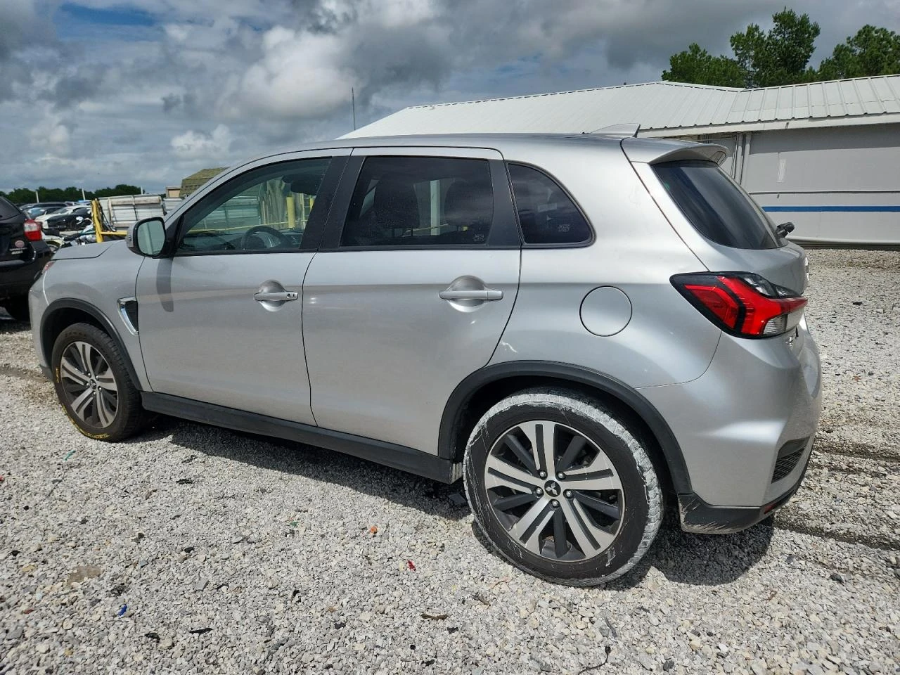 Mitsubishi Outlander SPORT SE - изображение 4