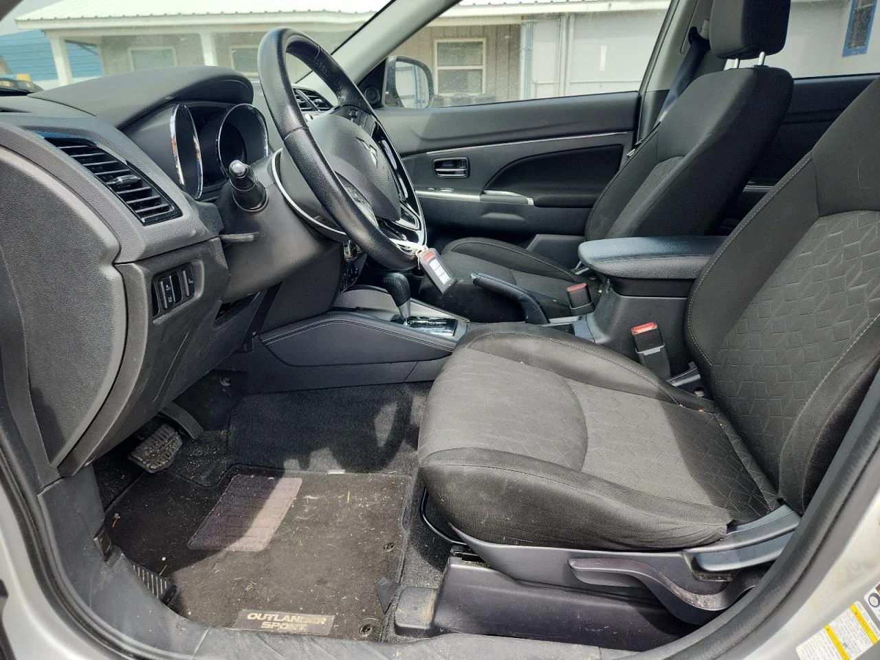 Mitsubishi Outlander SPORT SE - изображение 9