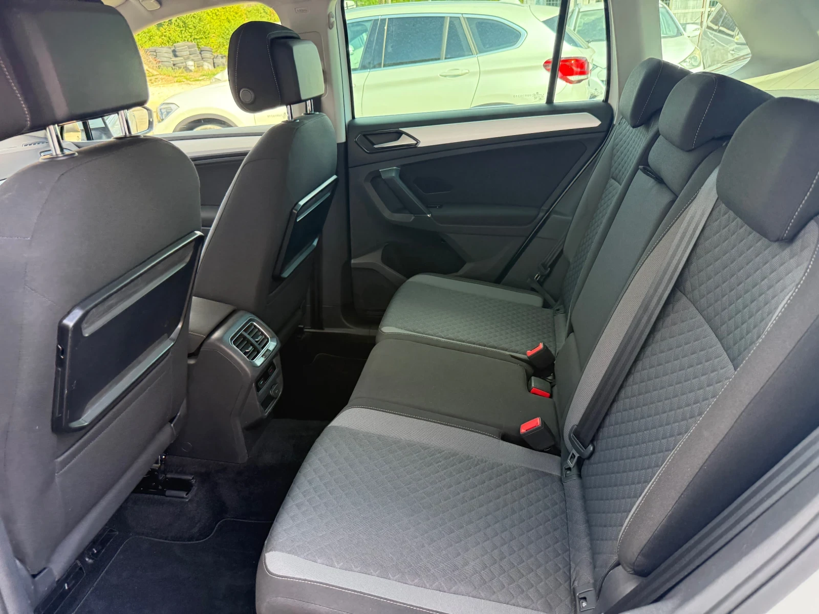 VW Tiguan 2.0tdi 150k.c * 4x4* Дистроник* UNIKAT*  - изображение 9