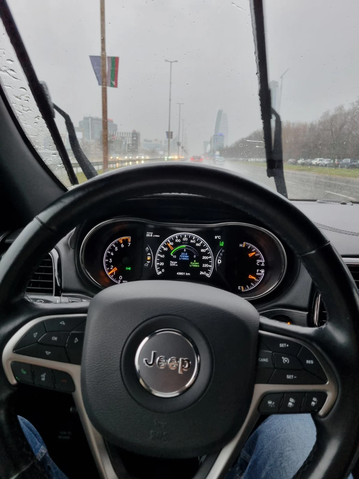 Jeep Grand cherokee HIGH ALTITUDE 5.7 - изображение 8