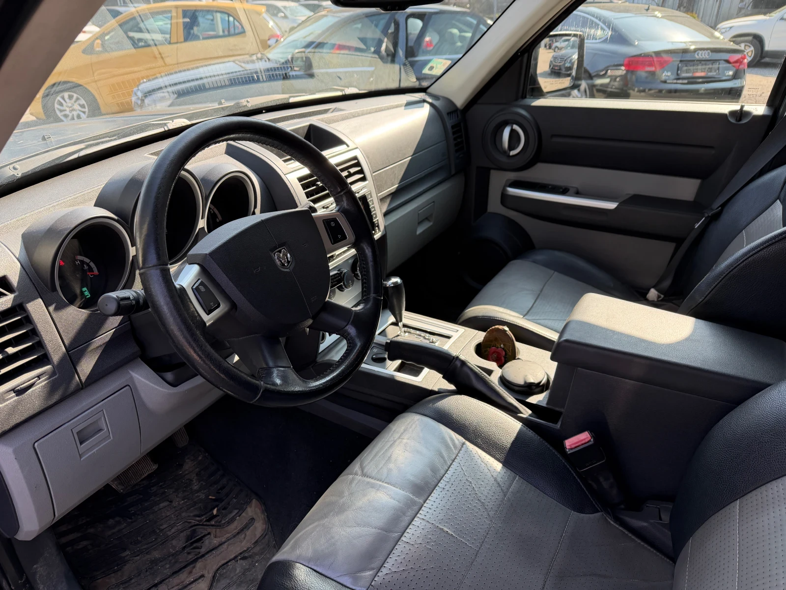 Dodge Nitro 2.8 CRD 4x4 Automat, снимка 5 - Автомобили и джипове - 53739910