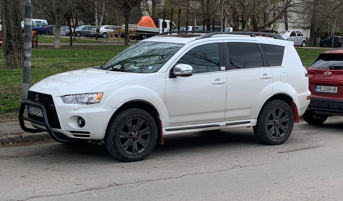 Mitsubishi Outlander, снимка 4 - Автомобили и джипове - 55079540