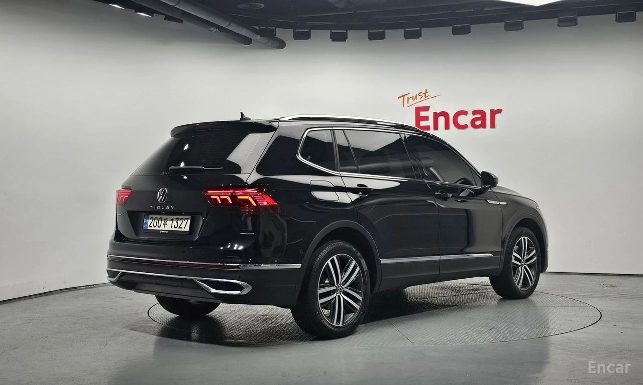VW Tiguan PRESTIGE* ОБДУХВАНЕ* ДИСТРОНИК* ХЕДЪП* 360КАМЕРА* , снимка 2 - Автомобили и джипове - 55562676
