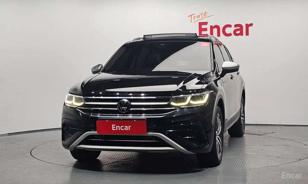 VW Tiguan PRESTIGE* ОБДУХВАНЕ* ДИСТРОНИК* ХЕДЪП* 360КАМЕРА* , снимка 3 - Автомобили и джипове - 55562676