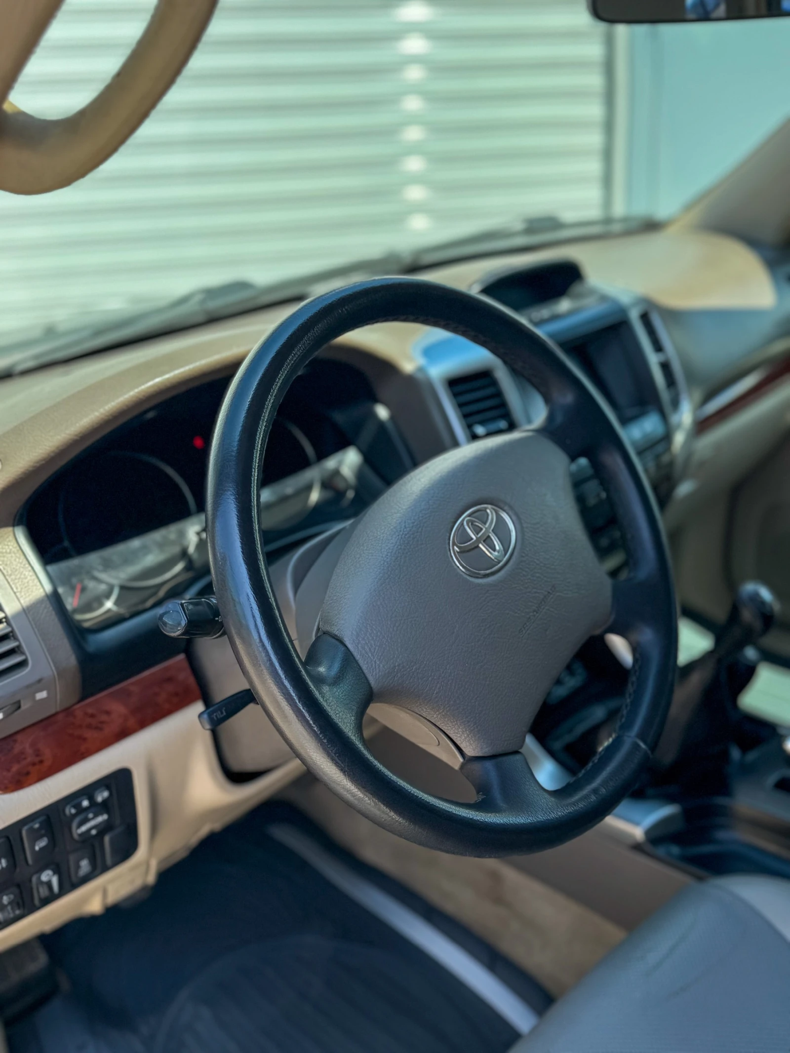 Toyota Land cruiser 3.0 D4D, снимка 11 - Автомобили и джипове - 55651122