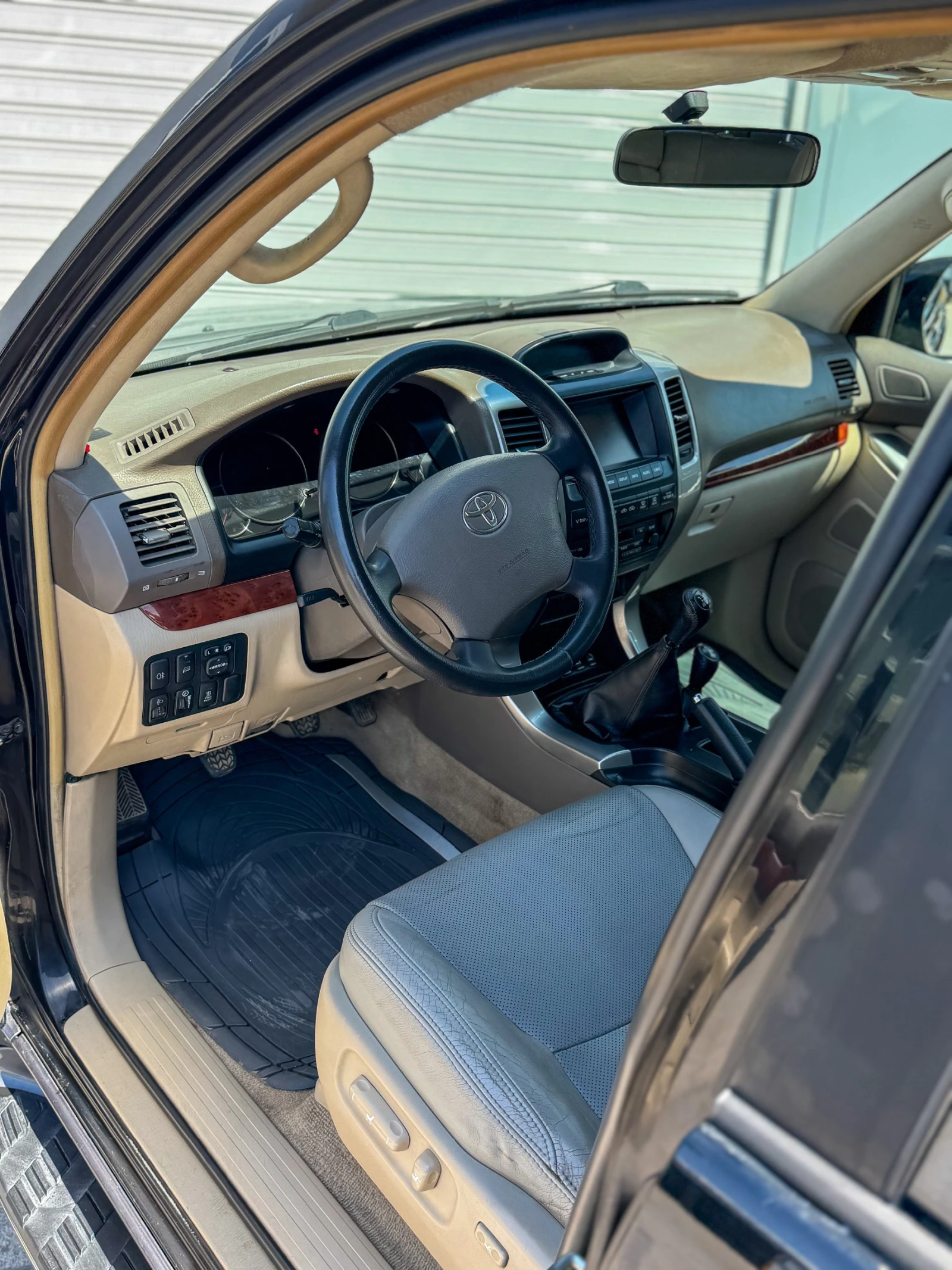 Toyota Land cruiser 3.0 D4D, снимка 13 - Автомобили и джипове - 55651122