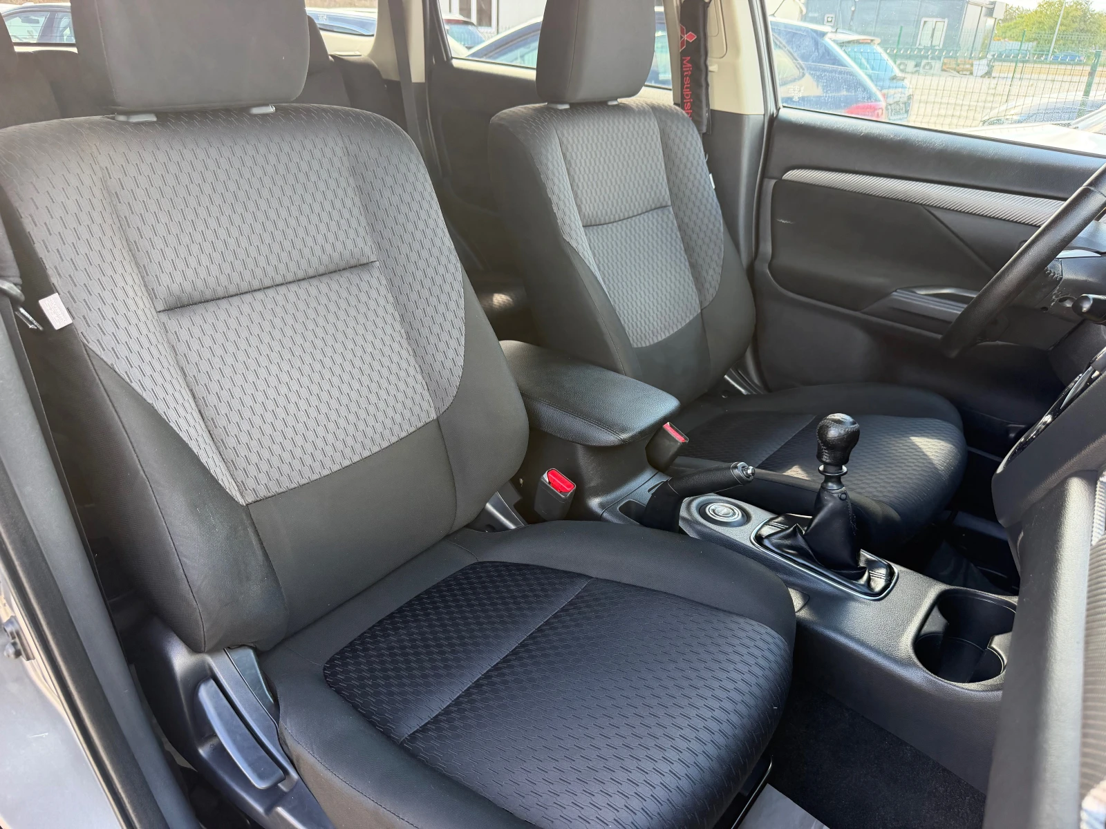 Mitsubishi Outlander 2.2DI-D 4WD INTENSE (110KW), снимка 11 - Автомобили и джипове - 56211719