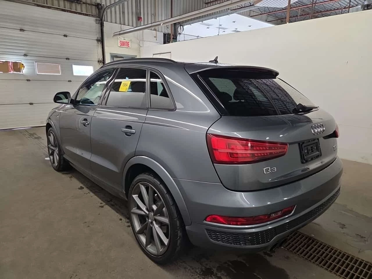 Audi Q3 TECHNIK| BOSE| PANO| 2 КЛЮЧА| , снимка 4 - Автомобили и джипове - 56253900