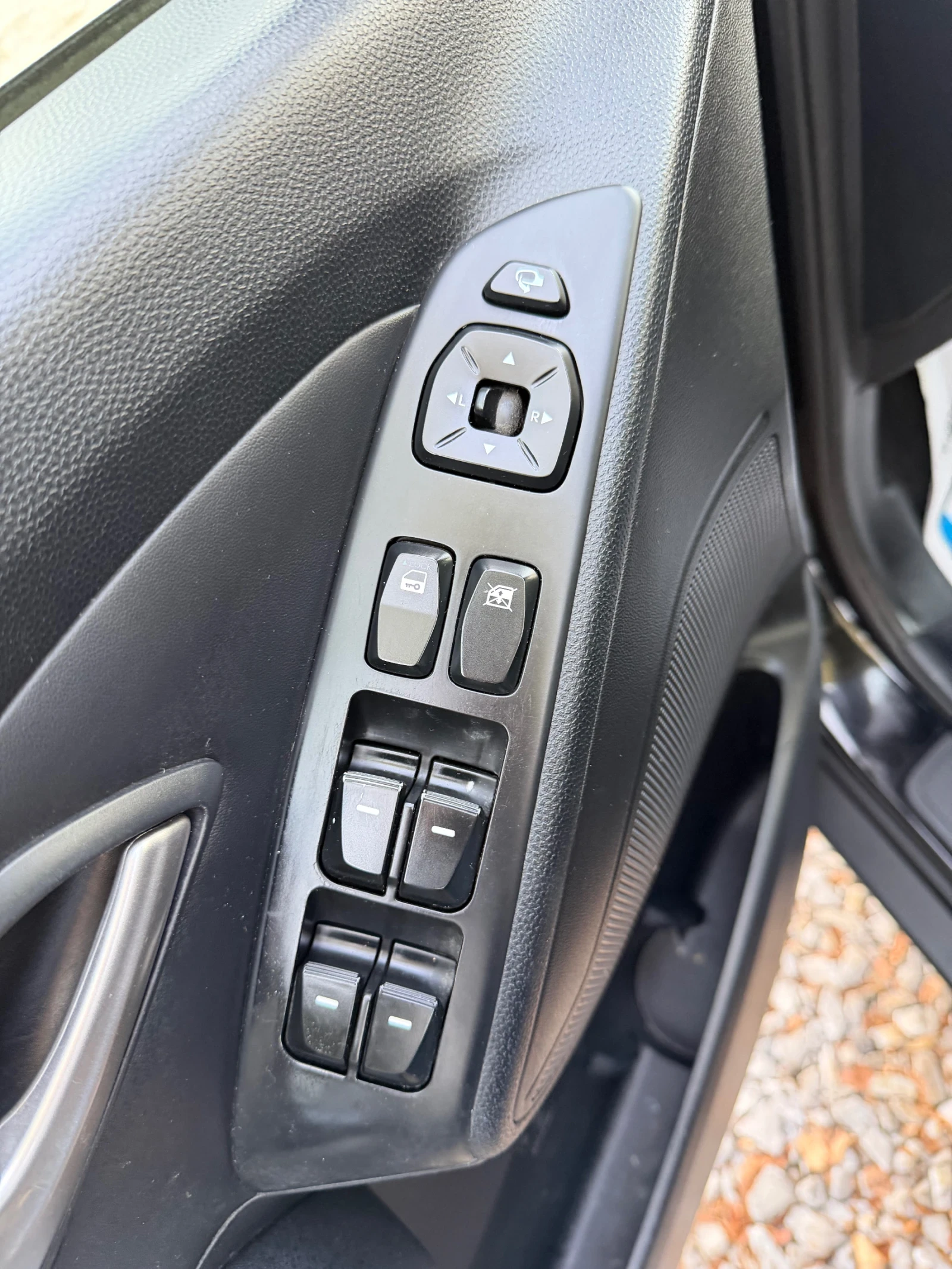 Hyundai IX35 2.0 CRDI 136к.с 4х4 Камра Нави, снимка 16 - Автомобили и джипове - 56330310