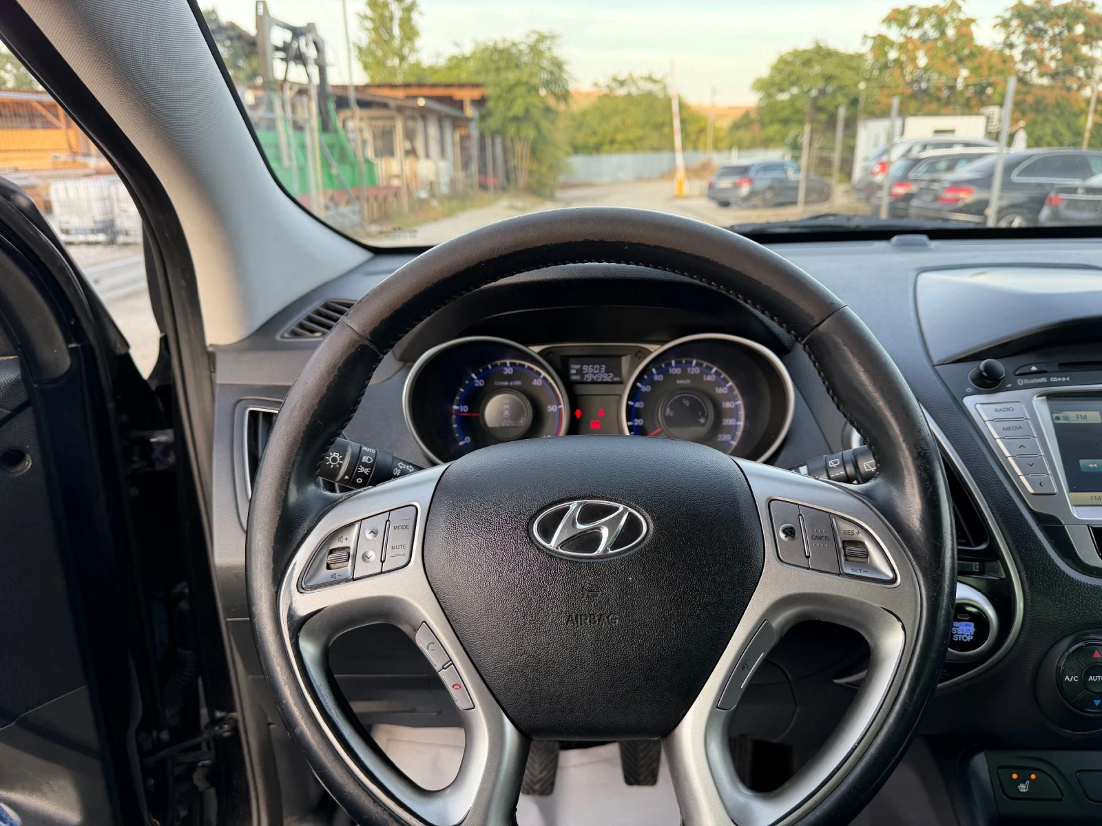Hyundai IX35 2.0 CRDI 136к.с 4х4 Камра Нави, снимка 13 - Автомобили и джипове - 56330310