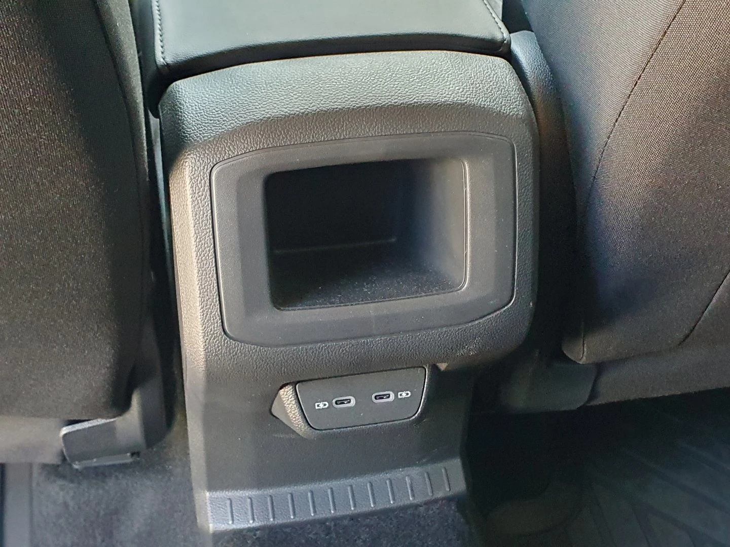 VW T-Cross, снимка 14 - Автомобили и джипове - 56421996
