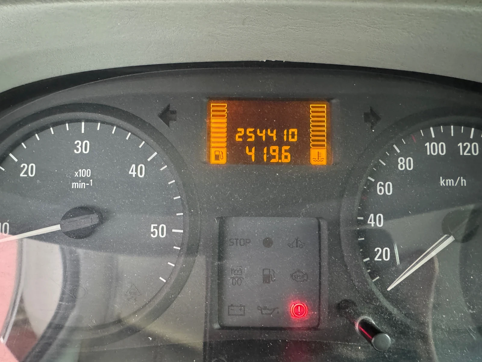 Opel Vivaro Diesel 2.0, снимка 10 - Бусове и автобуси - 53815710