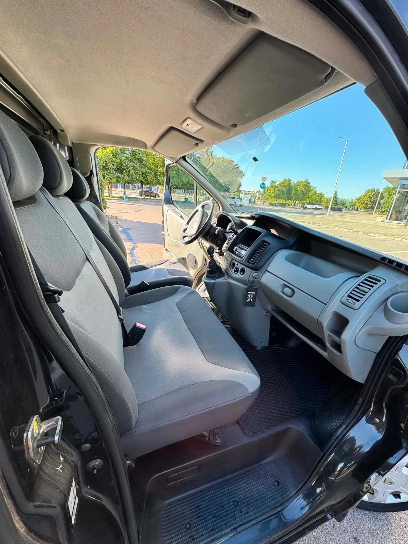 Renault Trafic, снимка 8 - Бусове и автобуси - 55968495