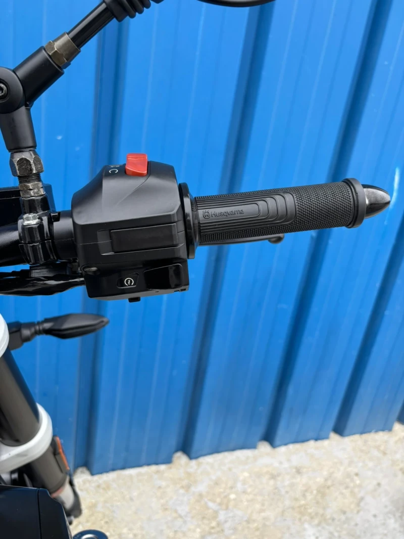 Husqvarna Svartpilen 401 ABS, снимка 9 - Мотоциклети и мототехника - 52069098