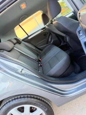 VW Golf 1.6TDI/АВТОМАТИК/DSG/НАПЪЛНО ОБСЛУЖЕН/4(5) ВРАТИ , снимка 13